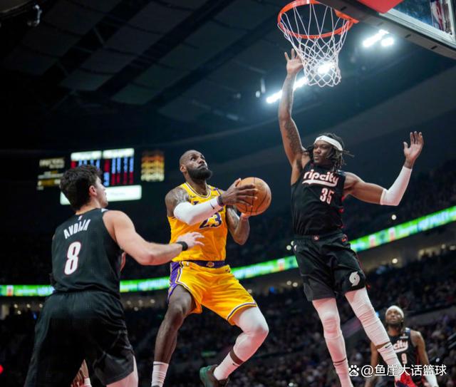 开拓者防守失误频频,遭遇三连败 开拓者防守失误频频,遭遇三连败