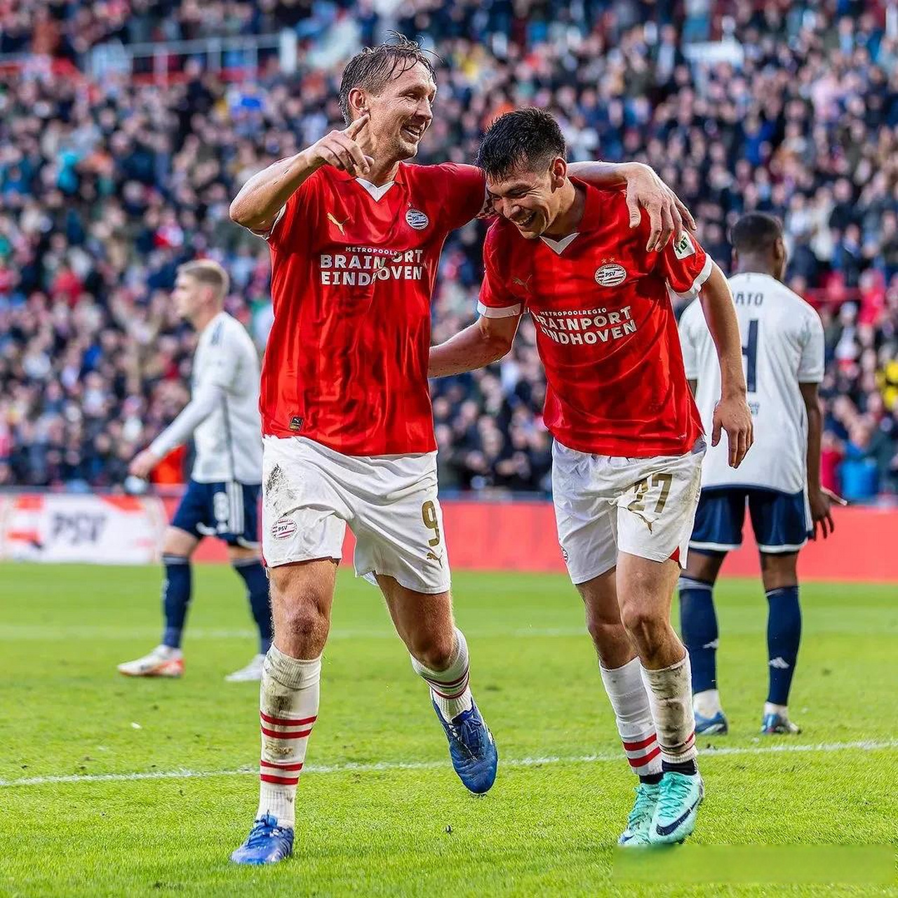 九游体育-阿贾克斯大放异彩，再续欧冠传奇