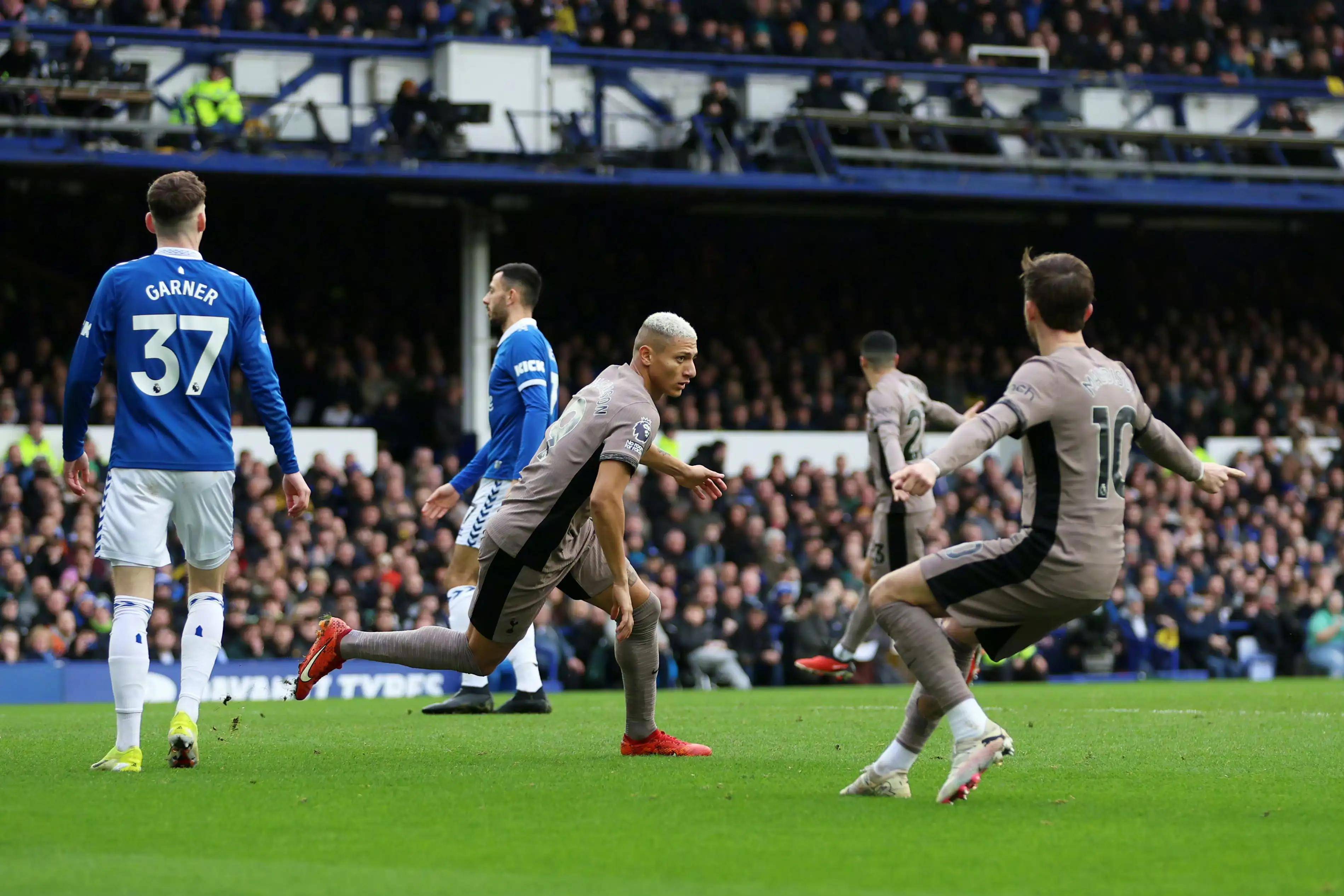 九游体育网页版-热刺门将神扑率队力保客场零封