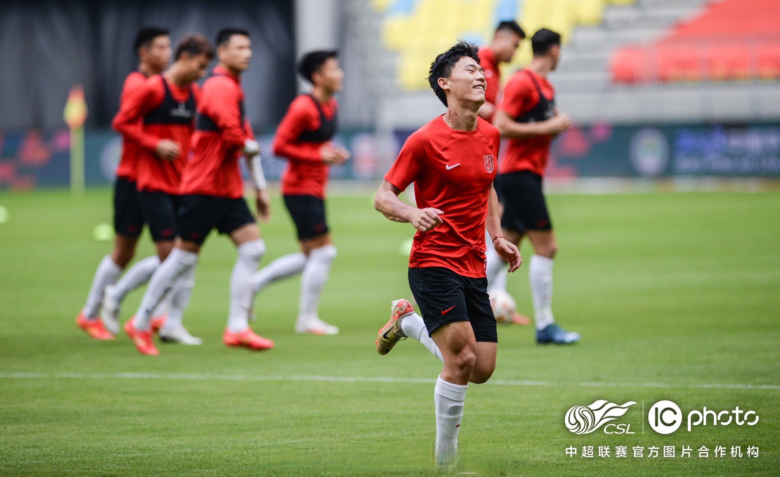 九游体育app-中超比赛前球队队长发布赛前动员演讲