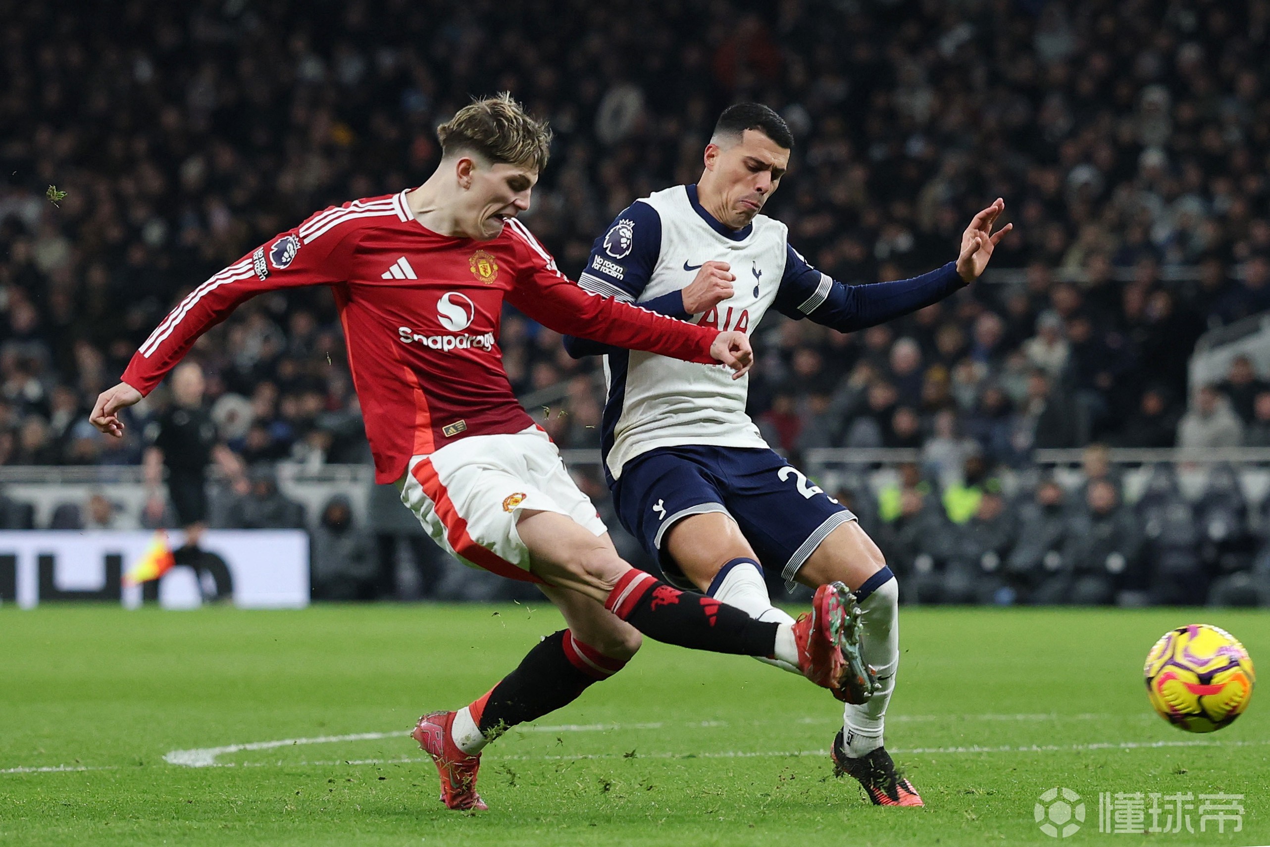 九游体育-曼联实力强劲，欲在英超继续领跑