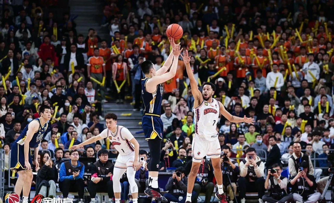 广东队主控取得三双表现，助球队赢球