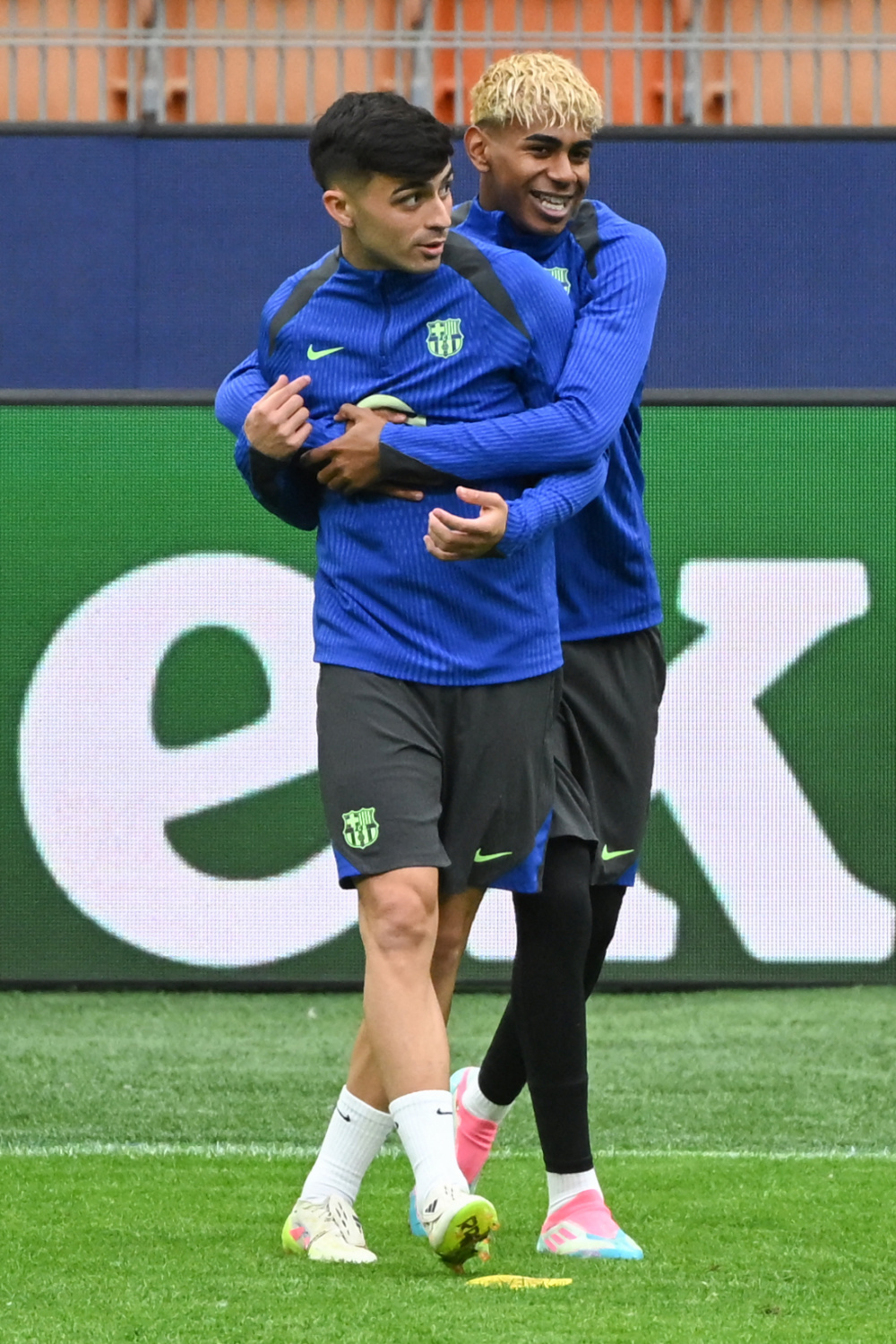 巴塞罗那球员屡获佳绩，被誉为欧冠之星