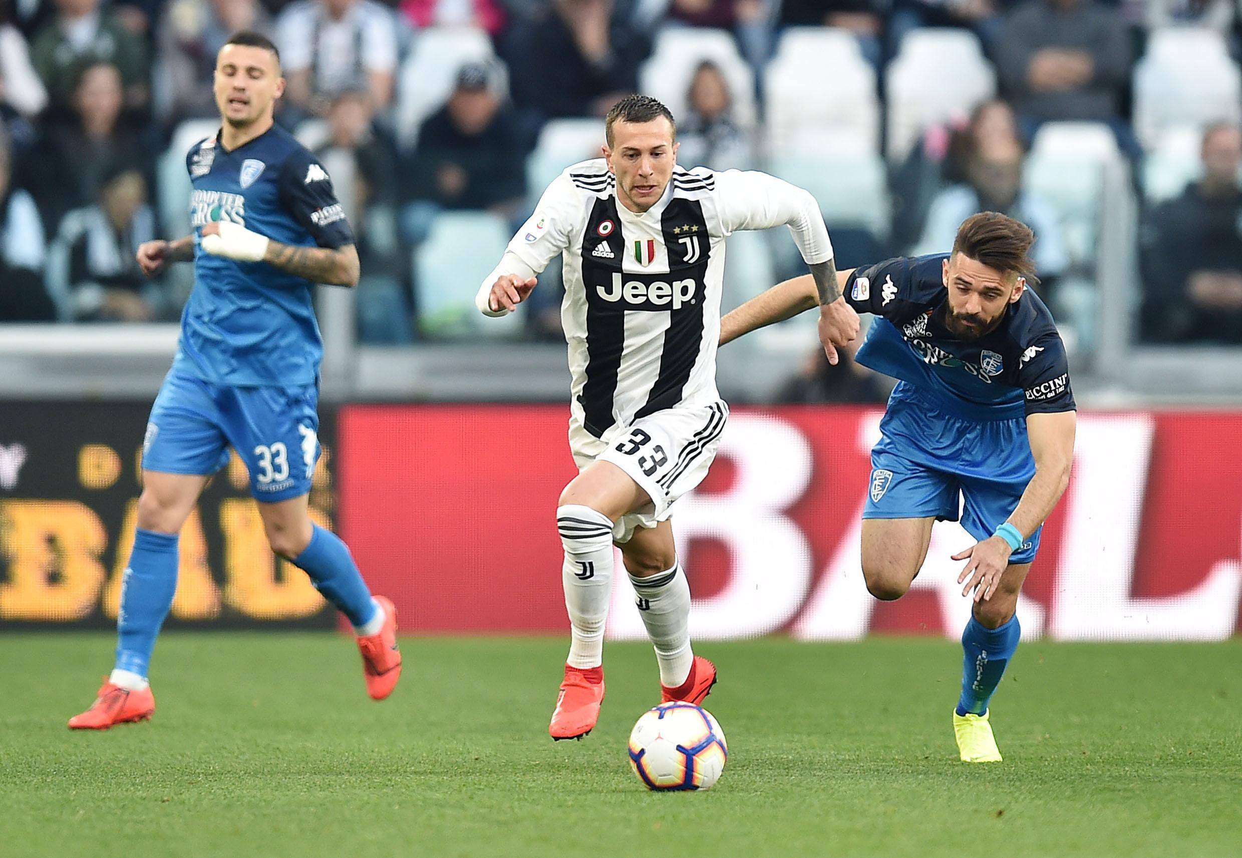 意大利足球巅峰对决：尤文图斯3-2战胜那不勒斯