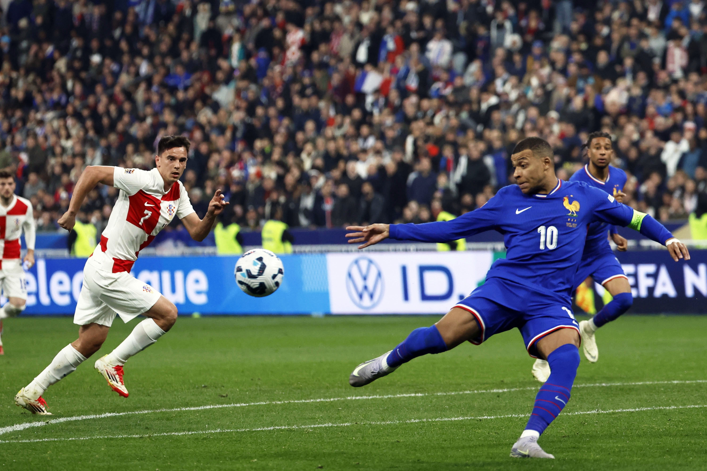 九游体育app-包含激烈角逐！欧洲国家足球赛事火热进行的词条