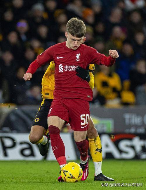 利物浦签下巴西后卫，助力球队提升防线实力