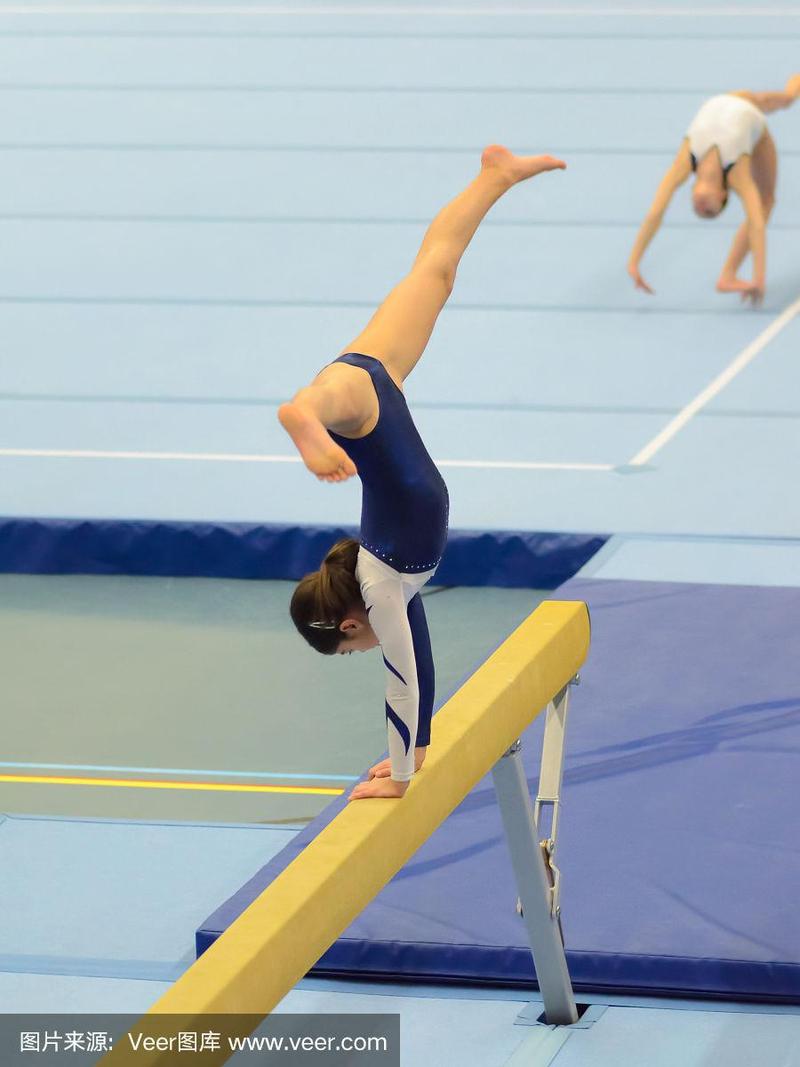 九游体育app下载-体操选手技艺精湛，令人叹为观止