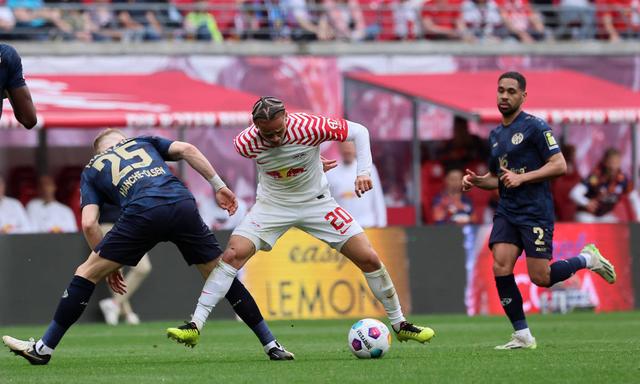 九游体育官方登录入口-包含弗赖堡后防失守，连续多场比赛遭受惨败的词条