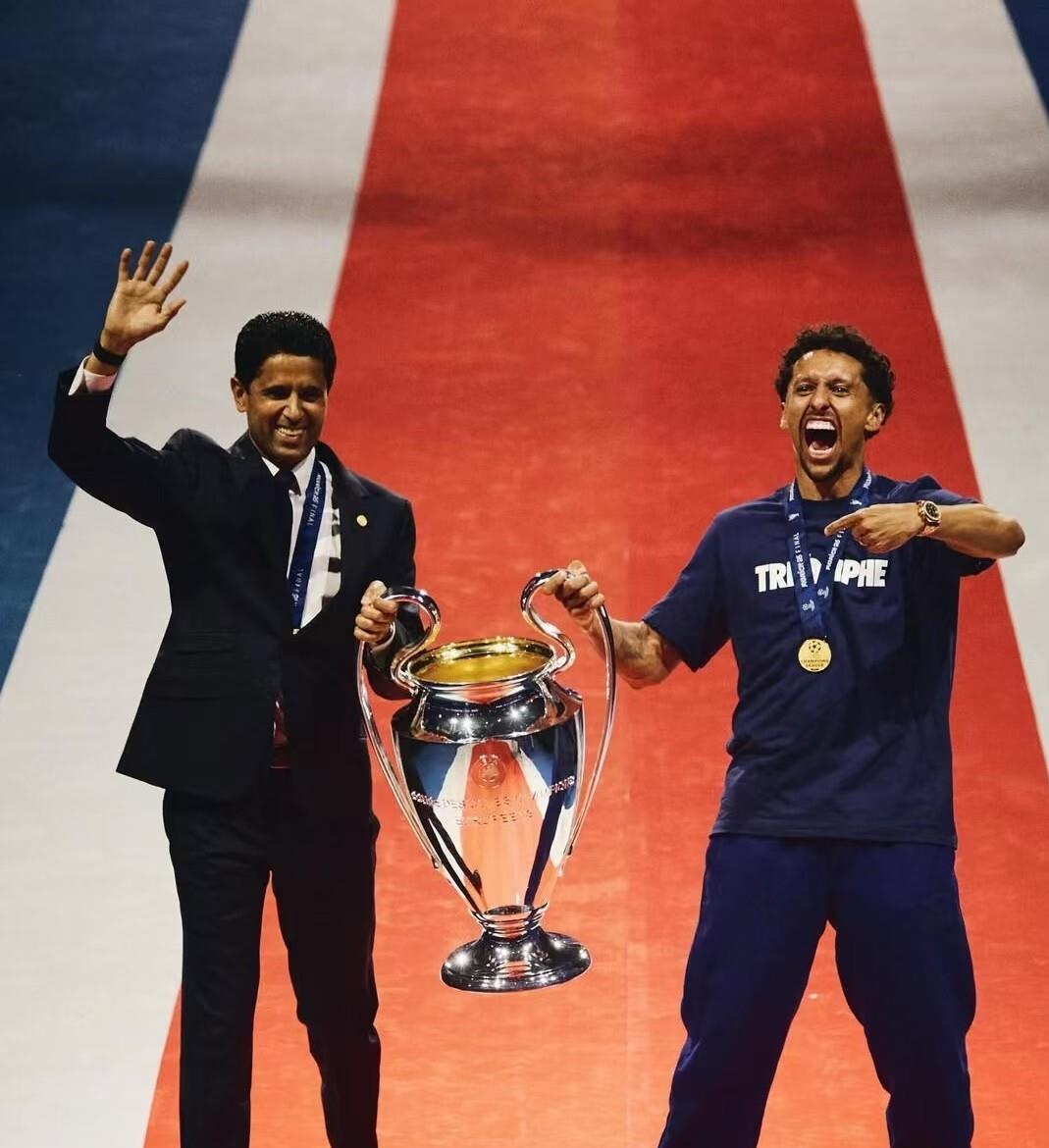 巴黎圣日耳曼主帅盛赞球员表现，赞美他们的团队精神的简单介绍